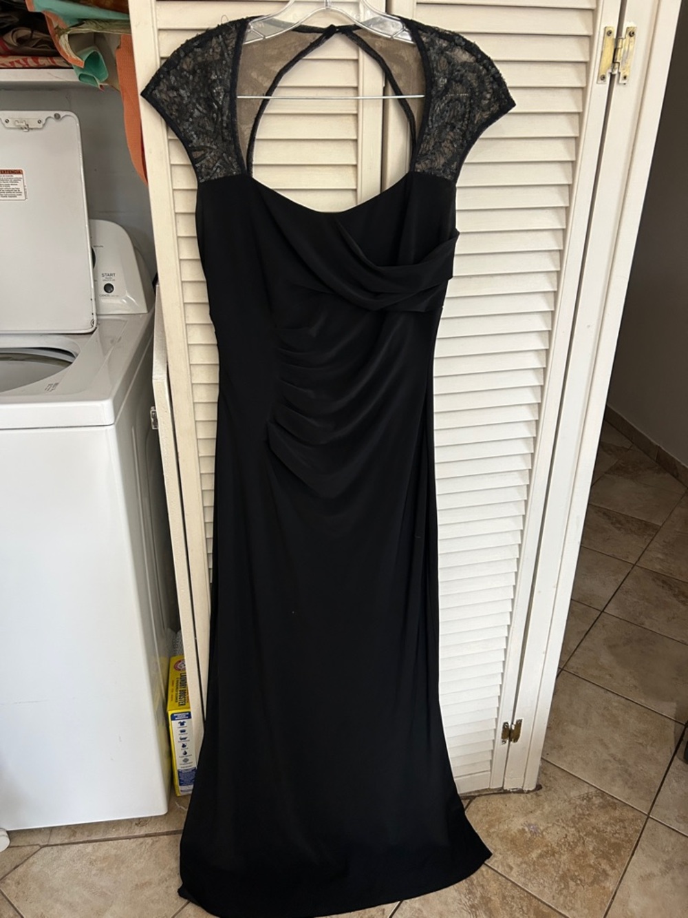 Ralph lauren Elegant Black Evening Dress with Lace Cap Sleeves